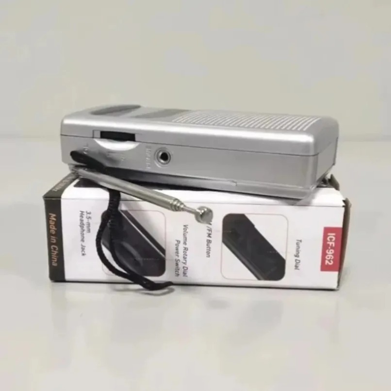 Outdoor Power Jack - มินิ AM FM วิทยุแบบพกพาขนาดพกพา ICF-962 ใช้พลังงานจากแบตเตอรี่พร้อมแจ็คหูฟังสายคล้องมือสำหรับเดินทางกลางแจ้งเดินผู้สูงอายุ